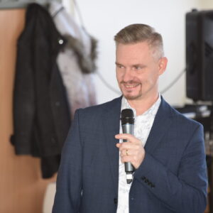 Peter Radačovský, autor prednášky Radosti projektového manažéra (Komora projektových manažérov).